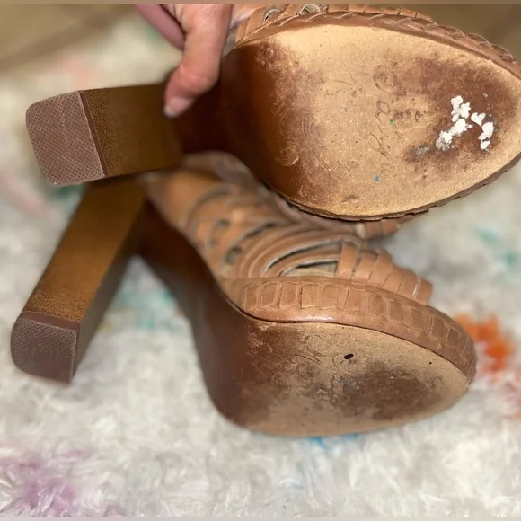 Naughty Monkey Woven Leather Heels - Picture 7 of 9